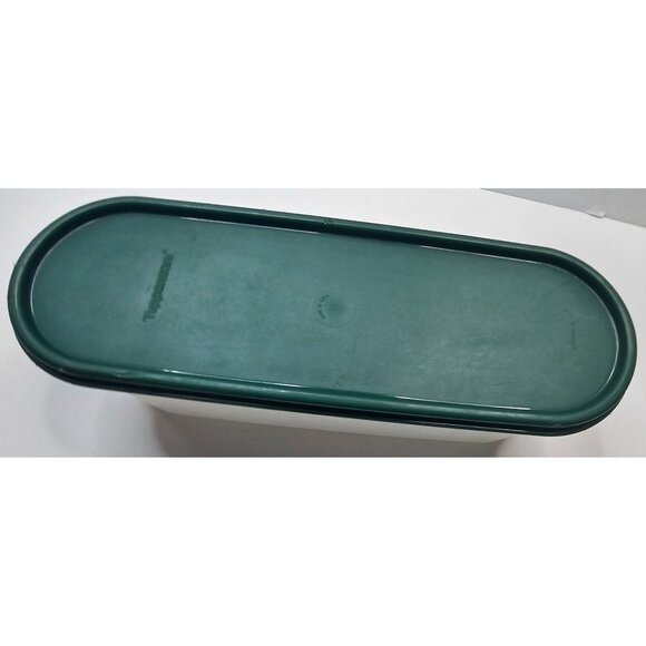 Tupperware Oval Container 2 Quart with Forest Green Seal Lid 2400A-1 - Picture 2 of 5